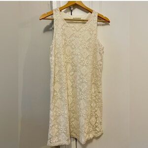 Cream A-line sleeveless dress with scoop neck for wedding guest